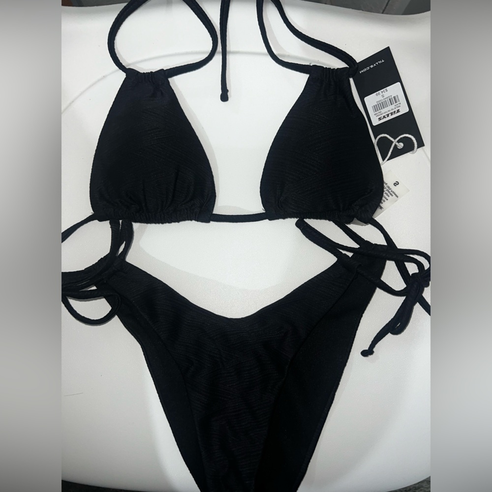 Cheeky string bikini